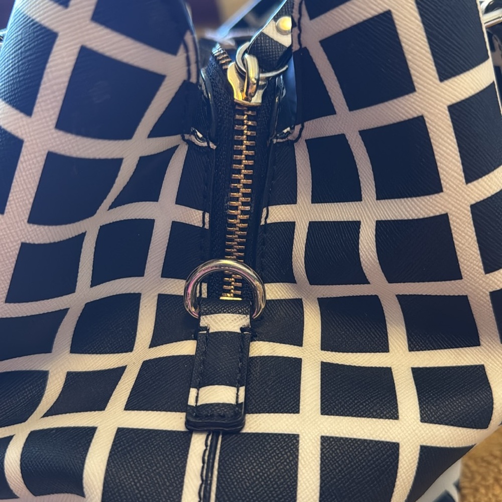 Kate Spade black & white very clean - Picture 13 of 15